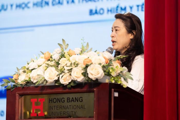 Theo bà Hằng, BHYT không chỉ đóng vai trò là “bà đỡ” tài chính mà còn là công cụ điều tiết quan trọng giúp người bệnh tiếp cận các giải pháp điều trị tiên tiến.