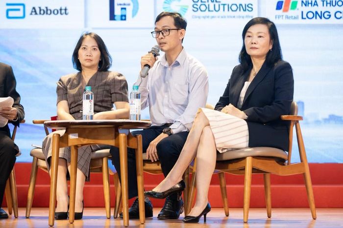 Các chuyên gia thảo luận về giải pháp để người bệnh ở các địa phương được tiếp cận điều trị sớm và bình đẳng hơn.