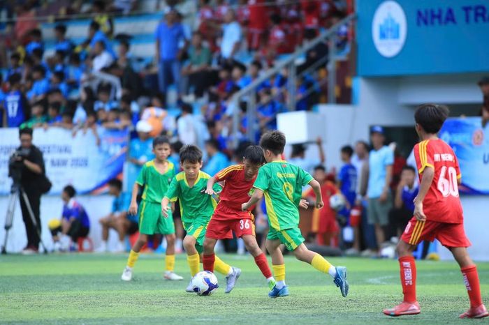 Các cầu thủ "nhí" sẽ có thêm sân chơi chuyên nghiệp.
