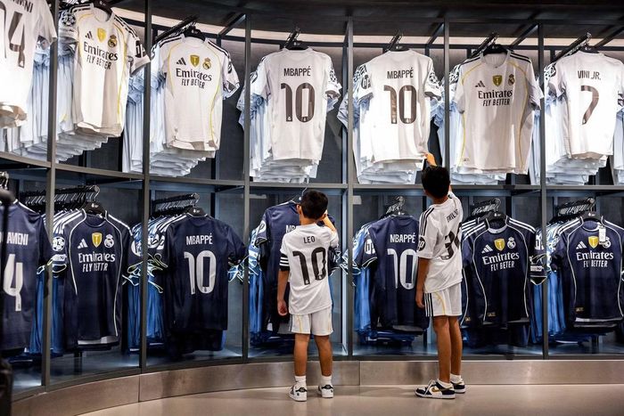  Áo đấu của Real Madrid vẫn luôn bán rất chạy. 