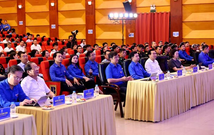 Các đại biểu tham dự hội nghị.