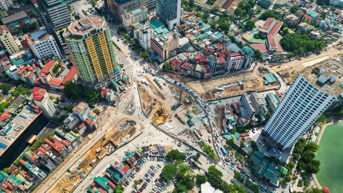 Tại khu vực nút giao Nguyễn Chí Thanh, ga S3 của tuyến metro số 5 Hà Nội đã bước vào giai đoạn thi công kết cấu ngầm.