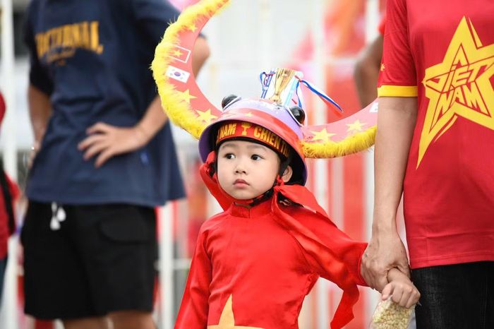 Vì vậy, trận gặp Singapore càng mang ý nghĩa đặc biệt khi người hâm mộ Thủ đô có dịp trực tiếp tiếp lửa cho thầy trò HLV Kim Sang-sik.