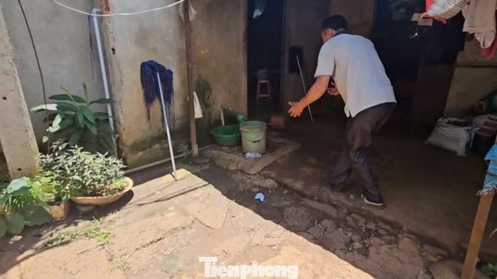 Khu vực bé gái bị đối tượng lạ tới bế đi.