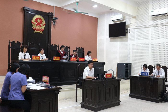 Toàn cảnh phiên xét xử trực tuyến.