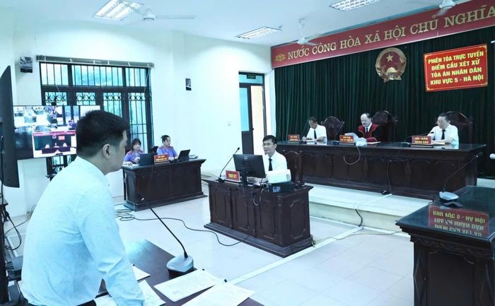 Toàn cảnh phiên tòa.
