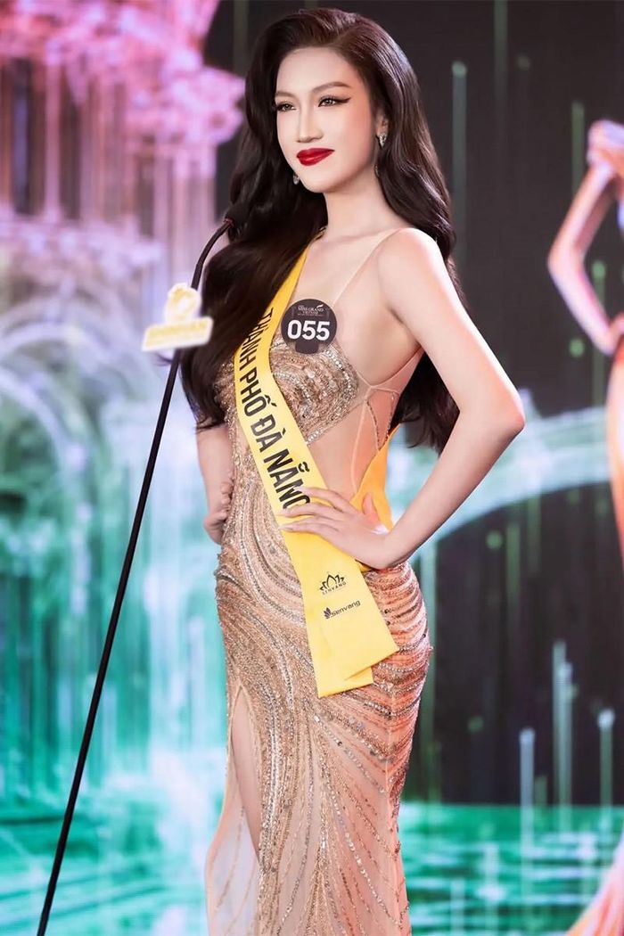 Nguyễn Ngọc Phương Thảo - top 10 Người đẹp Tài năng sinh năm 2005, sở hữu gương mặt sắc sảo, chiều cao nổi bật và mang đến hình ảnh một cô gái trí thức, năng động, hiện đại.