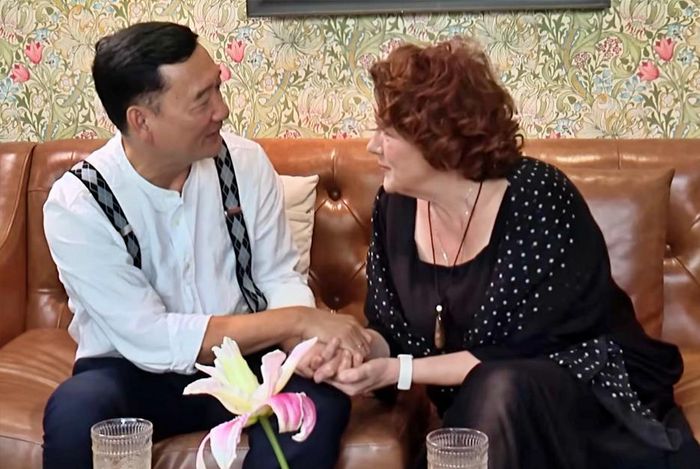 Sau hơn 30 năm chung sống, ông Sơn và bà Olga Jukova có hạnh phúc viên mãn. Ảnh: Chụp lại từ chương trình