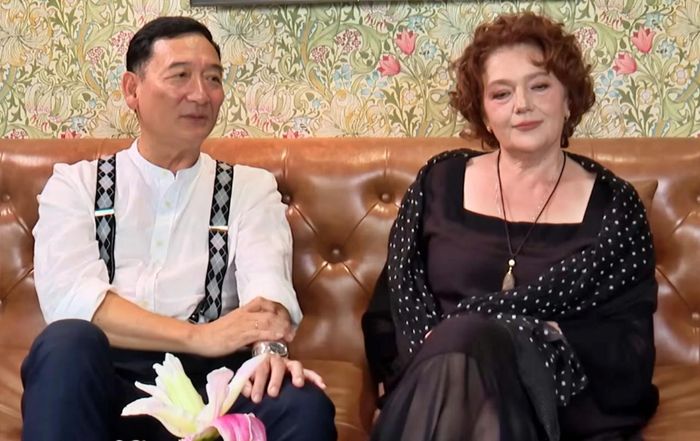 Ông Sơn và bà Olga Jukova tại chương trình Tình trăm năm. Ảnh: Chụp lại từ chương trình