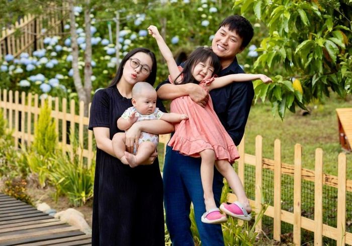 Quách Ngọc Tuyên được vợ kém 16 tuổi Thảo Hân hỗ trợ xây nhà cho cha mẹ. 