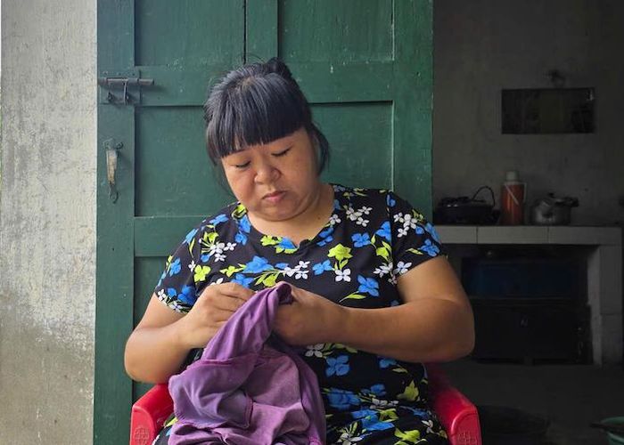 Dù đã gần 50 tuổi, bà Hồng vẫn ngây ngô như một đứa trẻ