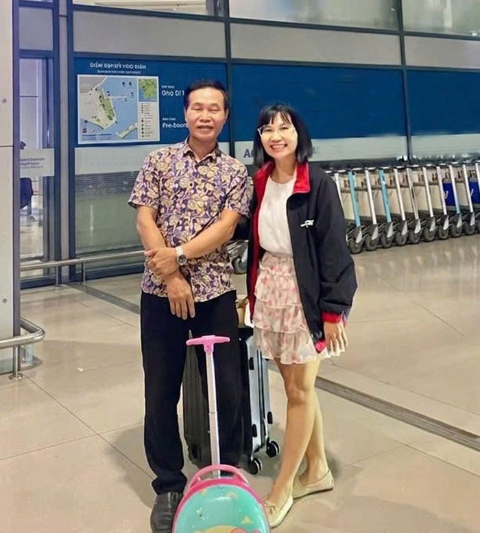 Chị Lý bên bố ruột. Ảnh: NVCC