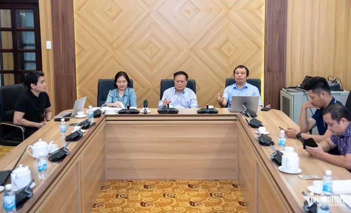 Các chuyên gia chia sẻ tại tọa đàm “Làm gì để doanh nghiệp nhà nước thật sự dẫn dắt tăng trưởng?” tổ chức ngày 31/7. Ảnh: Nguyễn Lê