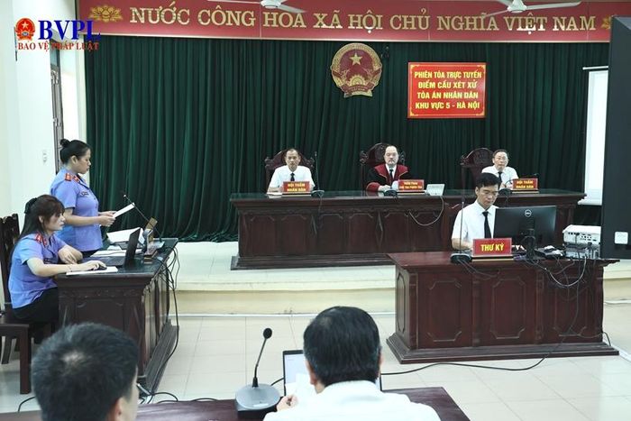 Quang cảnh phiên tòa.