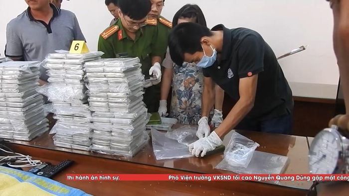  Hình ảnh Cơ quan chức năng khám nghiệm hiện trường.