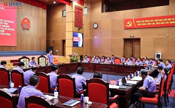 Các đại biểu nghe đồng chí Nguyễn Đức Thái, Phó Viện trưởng VKSND tối cao phát biểu chỉ đạo.