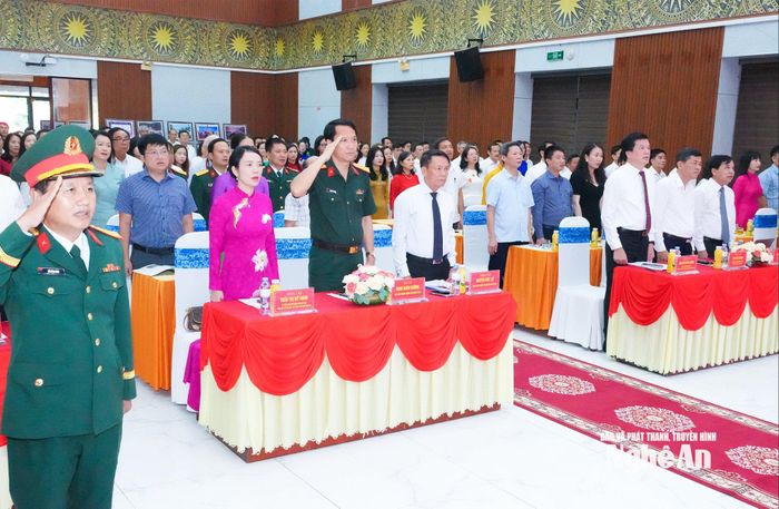 Nghi thức chào cờ tại Đại hội. Ảnh: Mai Hoa