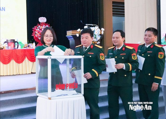 Các đại biểu tham gia bầu cử tại Đại hội. Ảnh: Mai Hoa
