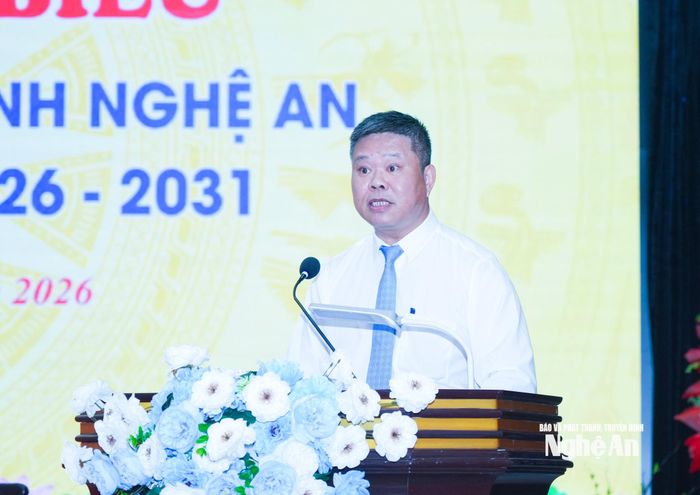 Đồng chí Nguyễn Trung Thảo – Phó Giám đốc Báo và phát thanh, truyền hình Nghệ An điều trình bày báo cáo tại Đại hội. Ảnh: Mai Hoa
