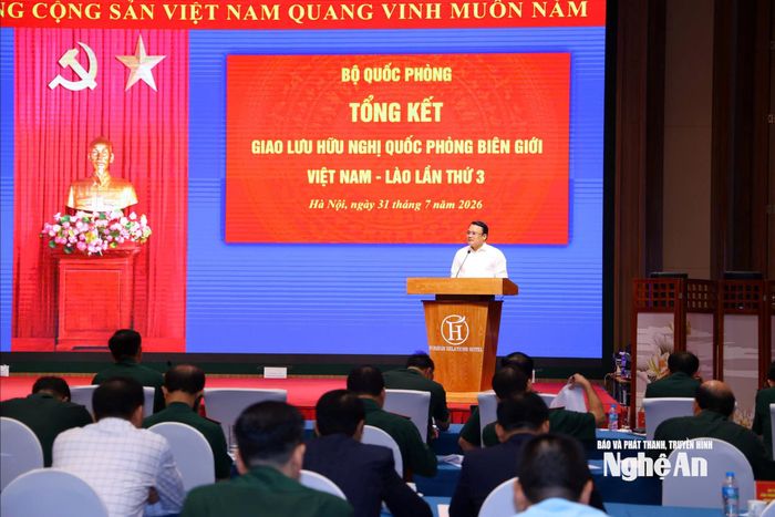Đồng chí Phùng Thành Vinh, Phó chủ tịch UBND tỉnh Nghệ An phát biểu.