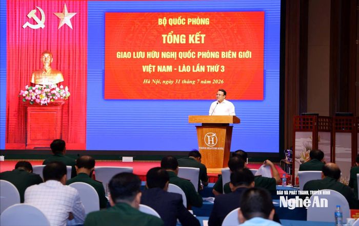Đồng chí Phùng Thành Vinh - Ủy viên Ban Chấp hành Đảng bộ tỉnh, Phó Chủ tịch UBND tỉnh Nghệ An phát biểu tại hội nghị.