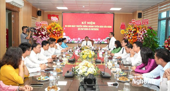 Lãnh đạo Ban Tuyên giáo và Dân vận Tỉnh ủy khẳng định: Tập thể cán bộ, công chức Ban Tuyên giáo và Dân vận quyết tâm phát huy tinh thần trách nhiệm, hoàn thành xuất sắc nhiệm vụ được giao. Ảnh: Nguyễn Toàn