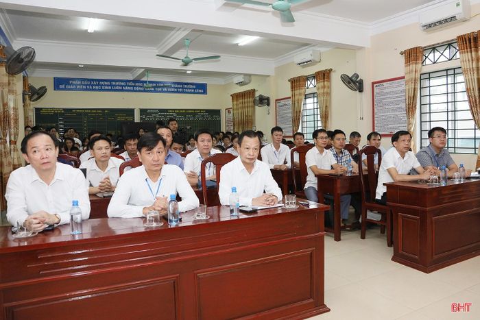 Các đại biểu tham dự lễ khai mạc vòng chung kết Cuộc thi Sáng tạo thanh thiếu niên, nhi đồng toàn tỉnh lần thứ 17 năm 2026.