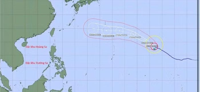 Hướng di chuyển của siêu bão Dolphin trong sáng 31/7 (Ảnh: NCHMF).