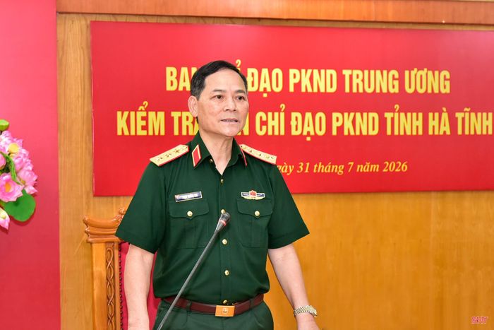 Thượng tướng Phạm Trường Sơn - Phó Tổng Tham mưu trưởng Quân đội nhân dân Việt Nam phát biểu kết luận kiểm tra.