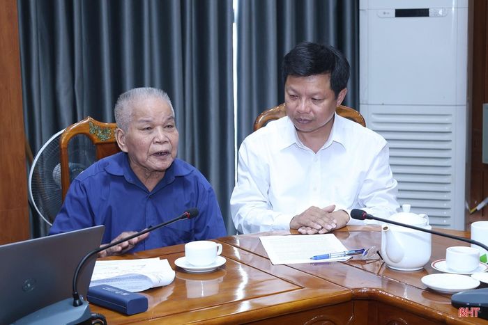 Ông Trần Văn Phú trình bày đề xuất của gia đình về hỗ trợ làm nhà ở.