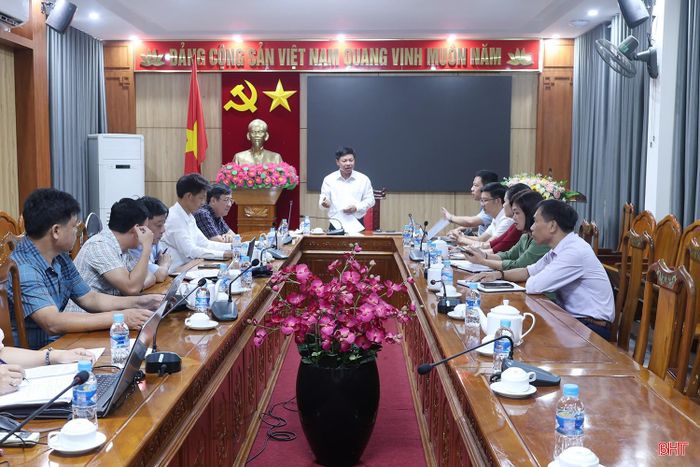 Toàn cảnh buổi làm việc.