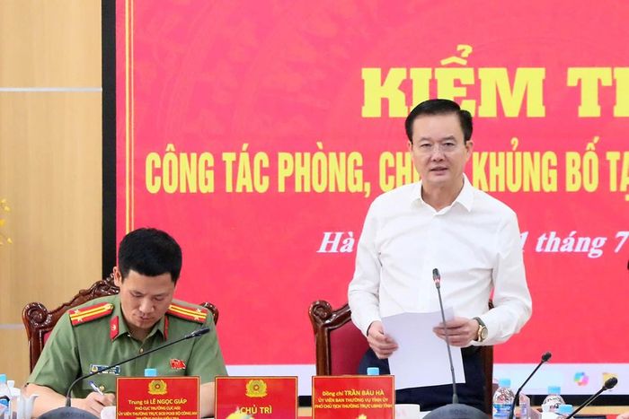 Phó Chủ tịch Thường trực UBND tỉnh Trần Báu Hà phát biểu tại buổi làm việc.