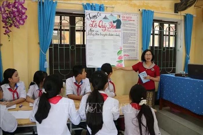 Tiết học về Danh nhân văn hóa Lê Quý Đôn của học sinh trường Tiểu học và Trung học Cơ sở Lê Quý Đôn (xã Lê Quý Đôn, tỉnh Hưng Yên). (Ảnh: Thu Hoài/TTXVN)