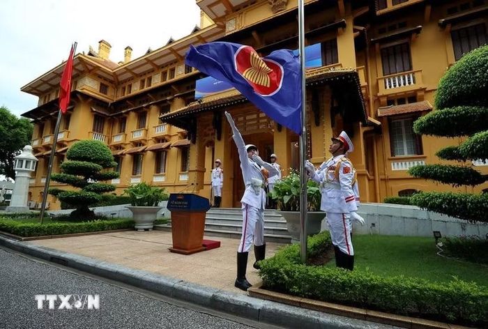 Lễ Thượng cờ ASEAN. (Ảnh: TTXVN phát)