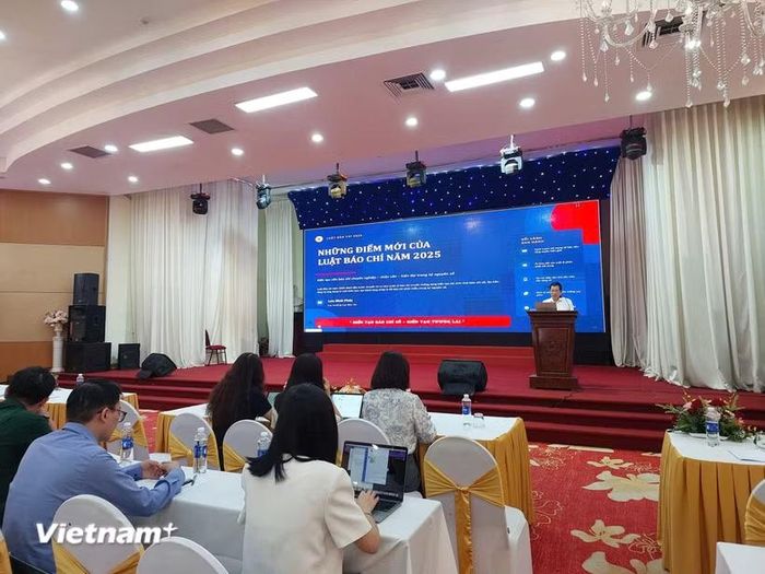 Hội nghị được tổ chức theo hình thức trực tiếp kết hợp trực tuyến, kết nối tới các cơ quan báo chí các tỉnh, thành phố trong cả nước. (Ảnh: Minh Thu/Vietnam+)