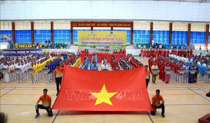 Lễ chào cờ khai mạc giải Vô địch quốc gia Thể dục dưỡng sinh.