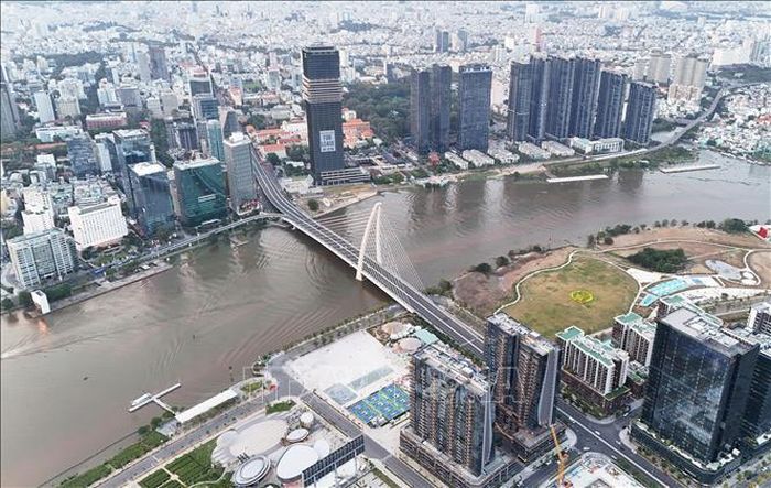 Cầu Ba Son kết nối từ đường Tôn Đức Thắng (Quận 1) đến khu đô thị Thủ Thiêm. Ảnh: Hồng Đạt/TTXVN