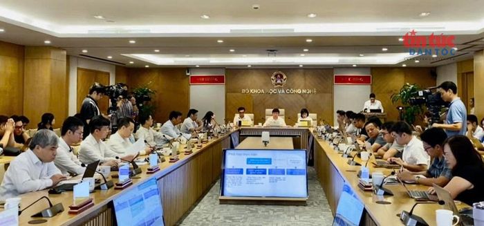 Quang cảnh họp báo.