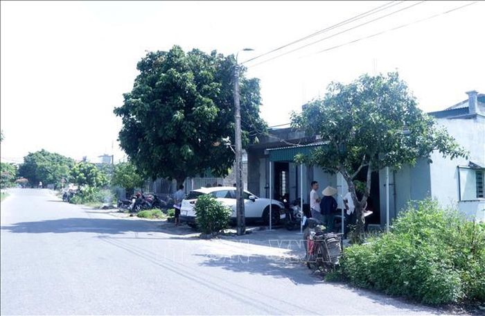 Khu dân cư cầu Cao (xã Vũ Sơn, huyện Kiến Xương, tỉnh Thái Bình cũ, nay là tổ dân phố Lam Sơn, phường Trần Lãm, tỉnh Hưng Yên) bị sai tọa độ so với quy hoạch ban đầu khiến người dân nơi đây gặp nhiều khó khăn. Ảnh: Đinh Văn Nhiều/TTXVN