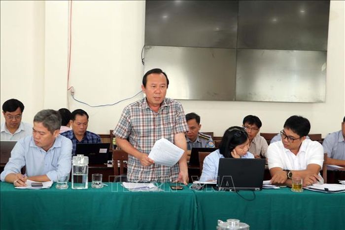 Các đại biểu phát biểu ý kiến tại buổi làm việc.