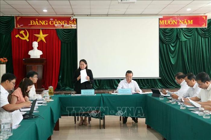 Bà Phạm Thị Na, Phó Giám đốc Sở Nông nghiệp và Môi trường Thành phố Hồ Chí Minh, báo cáo tại buổi làm việc.