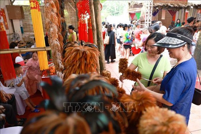 Nhân dân và du khách tham quan các gian trưng bày trong lễ ra mắt trung tâm học tập cộng đồng điểm, phường Thanh Liệt (Hà Nội); sinh hoạt chuyên đề “bảo tồn và phát huy giá trị di sản văn hóa phi vật thể” ngày 31/7/2026.