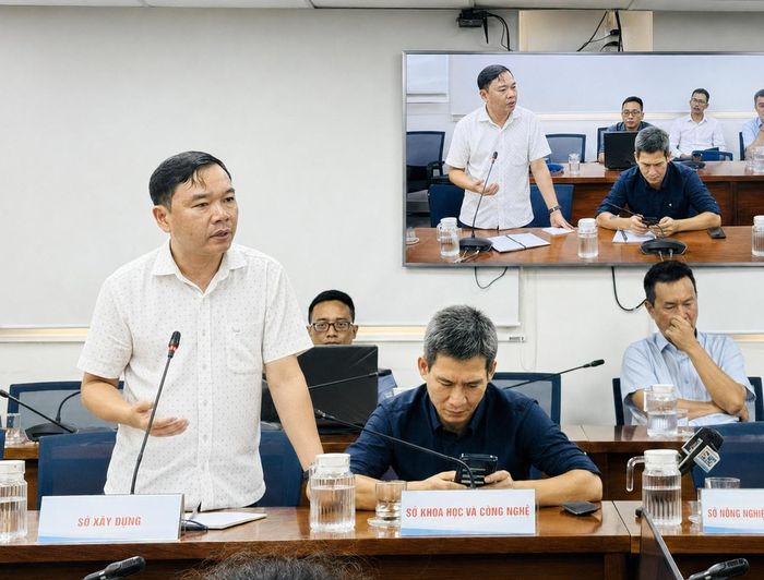 Ông Nguyễn Văn Hoan, Phó trưởng phòng Phát triển đô thị, Sở Xây dựng TP Hồ Chí Minh trả lời báo chí về dự án mở rộng đường DT748.