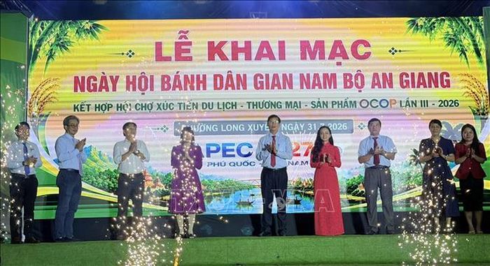 Lãnh đạo tỉnh An Giang thực hiện nghi thức khai mạc Ngày hội Bánh dân gian Nam Bộ - An Giang kết hợp Hội chợ Xúc tiến du lịch, thương mại và sản phẩm OCOP lần thứ III năm 2026.