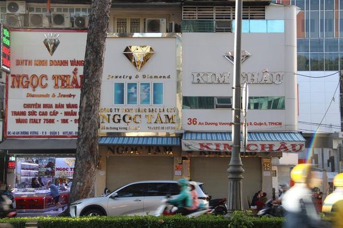 Làn sóng cửa hàng kinh doanh kim cương đóng cửa lan ra toàn thị trường.