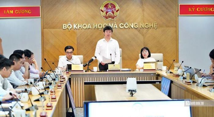 Thứ trưởng Bộ Khoa học và Công nghệ Bùi Hoàng Phương.