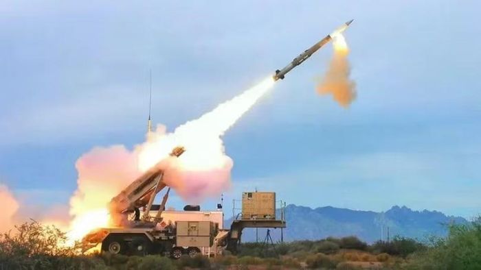Hệ thống Patriot phóng đạn. Ảnh: QQnews.