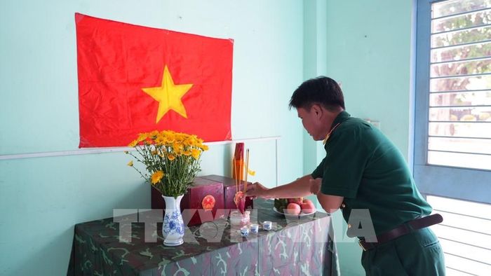 Hai hài cốt liệt sĩ vừa được lực lượng chức năng quy tập tại xã Tân Hòa (Tây Ninh), đang chờ xác minh, hoàn thiện hồ sơ để xác định danh tính. Ảnh: Minh Phú - TTXVN