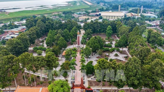 Nghĩa trang Liệt sĩ Dương Minh Châu (Tây Ninh), nơi được triển khai lấy mẫu hài cốt liệt sĩ chưa xác định được thông tin phục vụ giám định ADN. Ảnh: Minh Phú - TTXVN