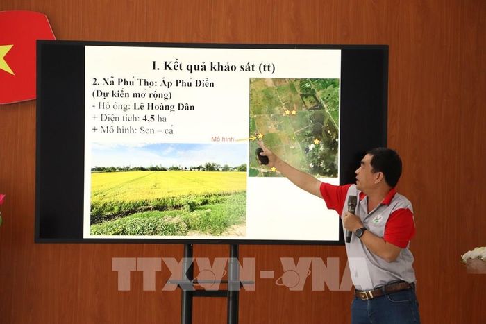 Đại diện Vườn Quốc gia Tràm Chim trình bày các khảo sát để thực hiện dự án. Ảnh: Hồng Nhung - TTXVN